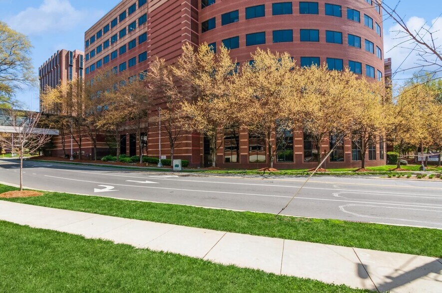 More Photos Of 1918 Randolph Rd, Charlotte Medical For Lease