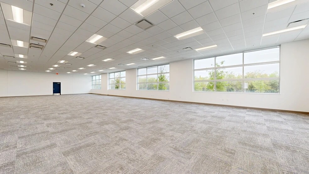 More Photos Of 542 SE Loop 410, San Antonio Warehouse For Lease