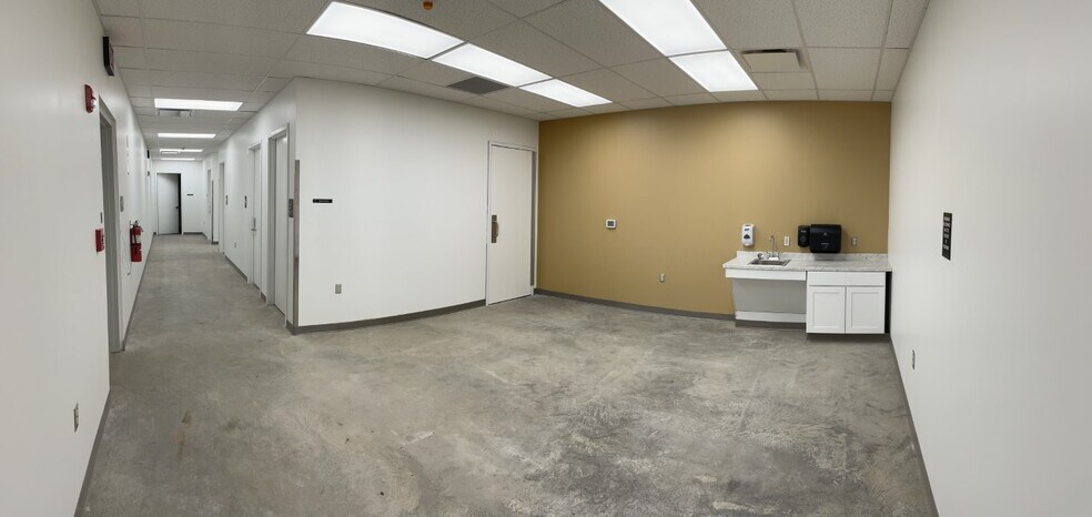 More Photos Of 1000 Saint Francis, Taos Industrial For Lease