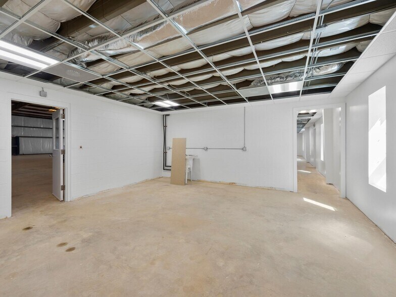 More Photos Of 93 Thompson St, Asheville Manufacturing For Lease