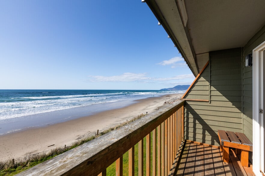 More Photos Of 101 NW 11th Ave, Rockaway Beach Hotel For Sale