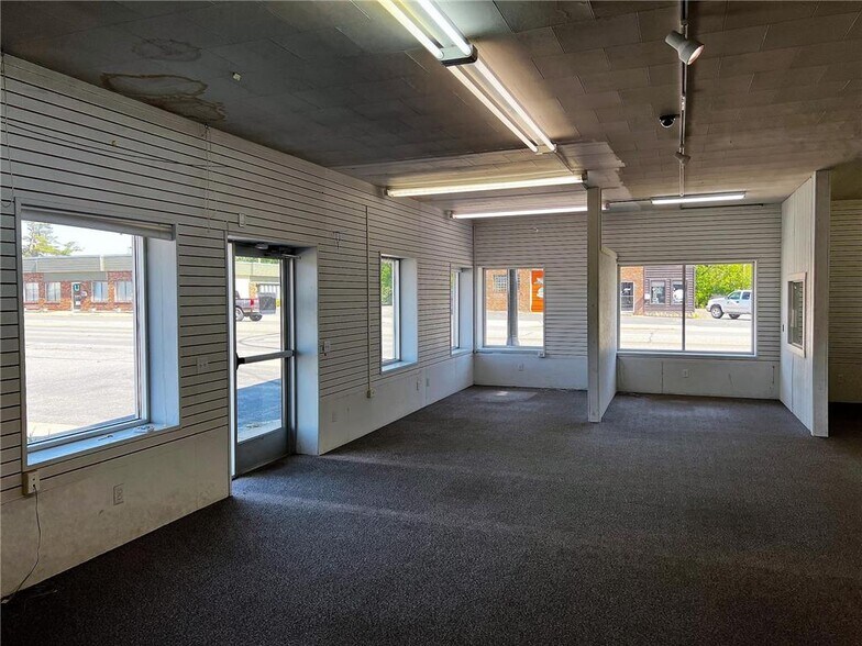 More Photos Of 1022 NW 4th St, Grand Rapids General Retail For Sale