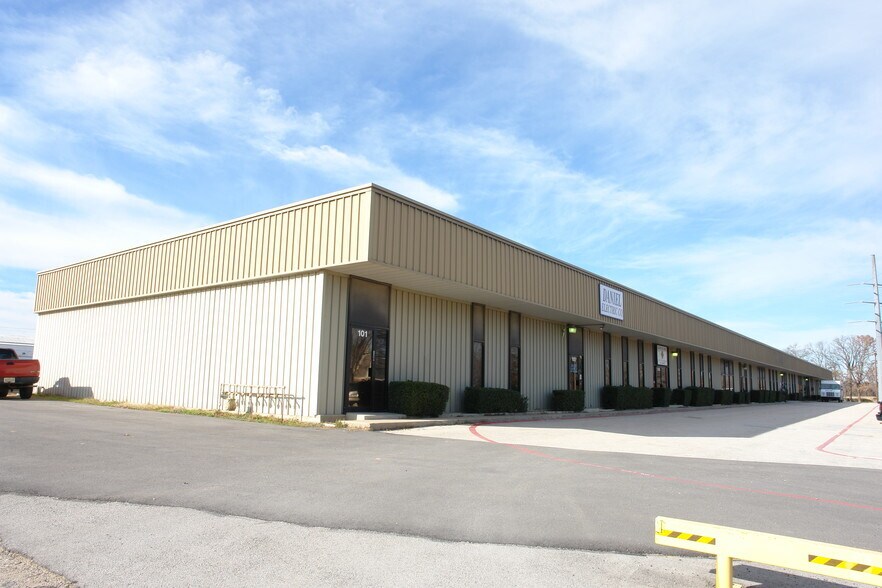 More Photos Of 500 N Kimball Ave, Southlake Showroom For Lease