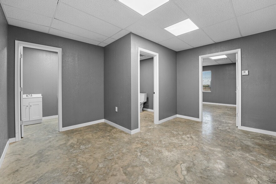 More Photos Of 1701 S Knox Ave, Odessa Warehouse For Lease