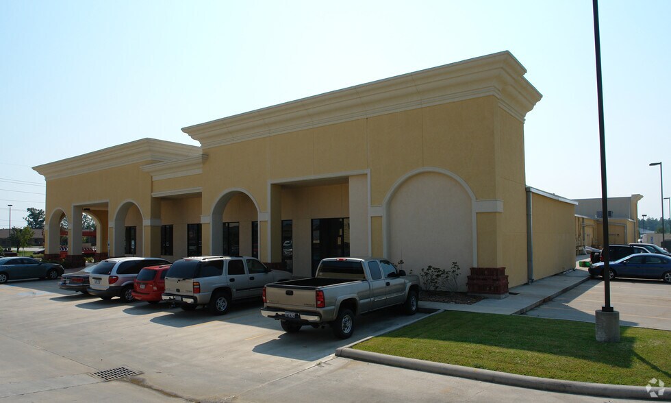 More Photos Of 3195 Dowlen Rd, Beaumont Storefront For Lease