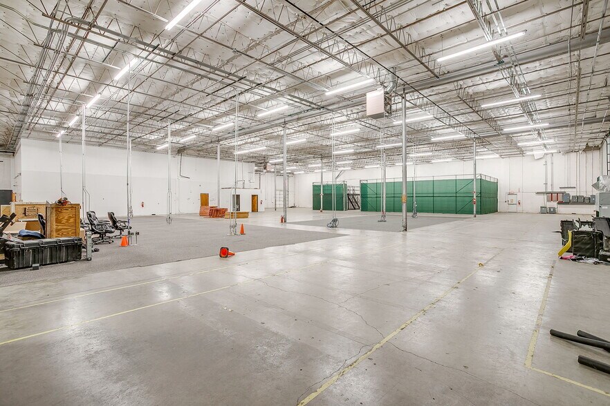 More Photos Of 4929 Northeast Pky, Fort Worth Distribution For Lease