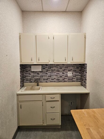 More Photos Of 166 E Jericho Tpke, Mineola Office For Lease