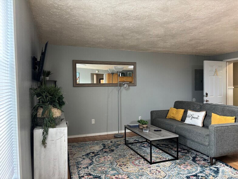 More Photos Of 206 W Main St, Mc Arthur Flex For Sale