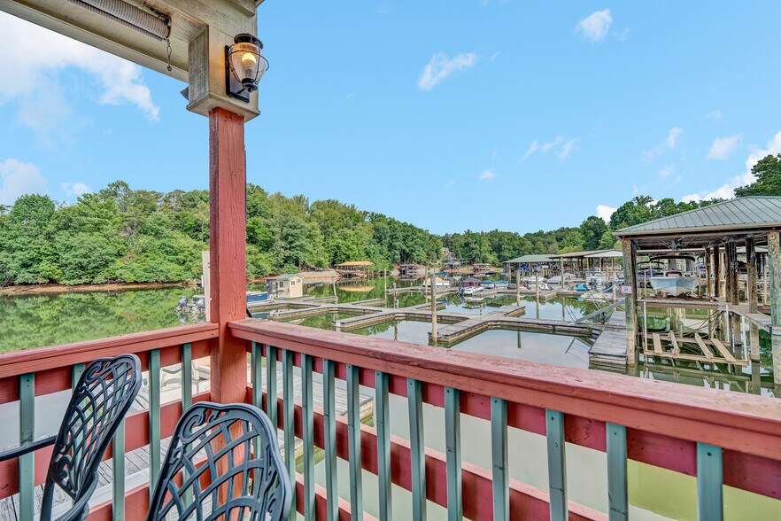 More Photos Of 1041 Harbour Inn Ln, Moneta Restaurant For Sale