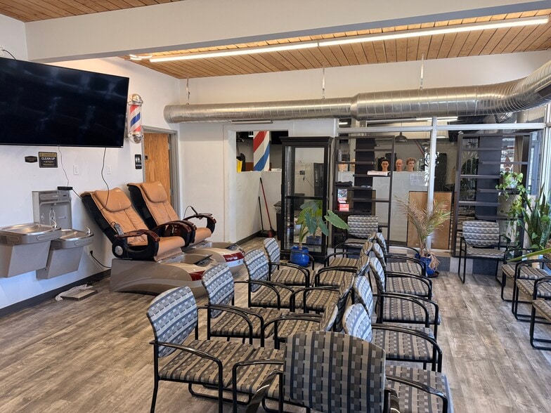 More Photos Of 6007 SW 9th St, Des Moines General Retail For Sale