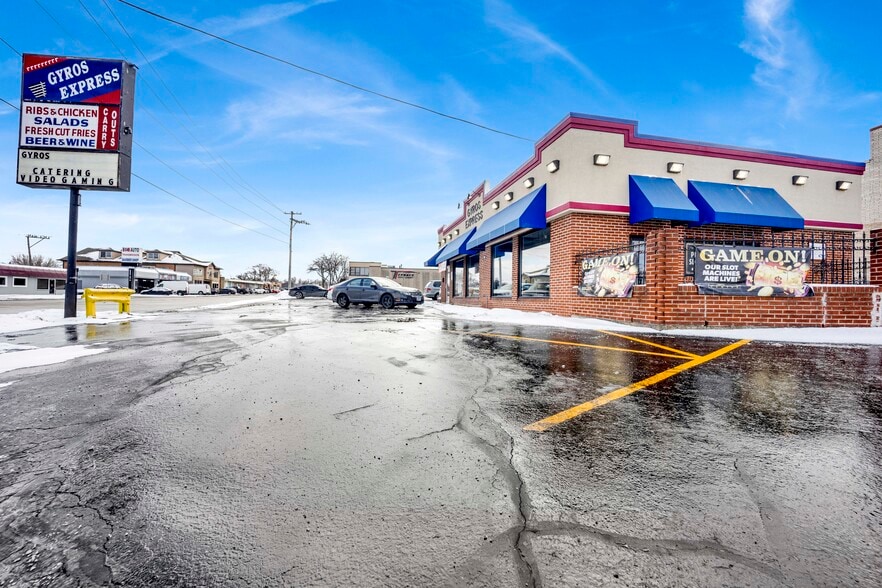 More Photos Of 750 N Addison Rd, Villa Park Restaurant For Sale