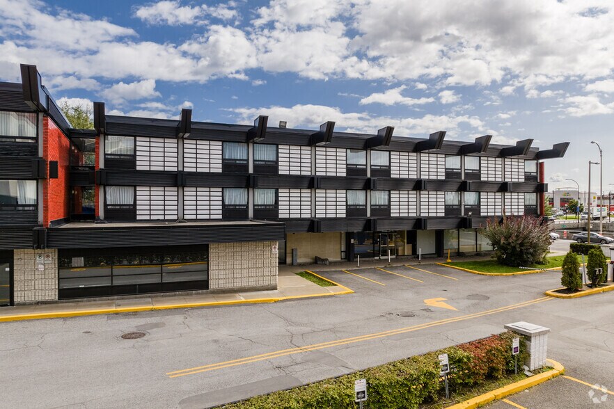 More Photos Of 7655-7661 Boul Décarie, Montréal Hotel For Lease