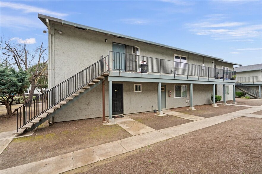 More Photos Of 611-613 E 7th St, Gilroy Apartments For Sale