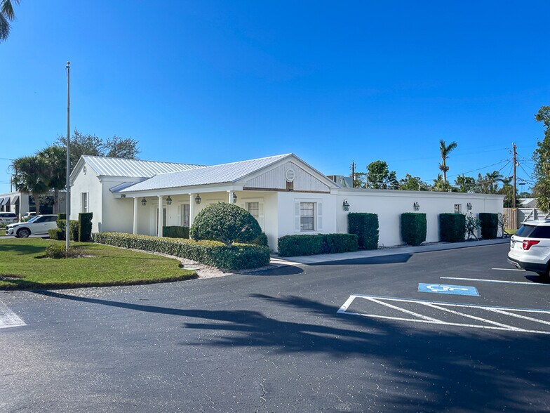 More Photos Of 5750 Swift Rd, Sarasota Freestanding For Lease