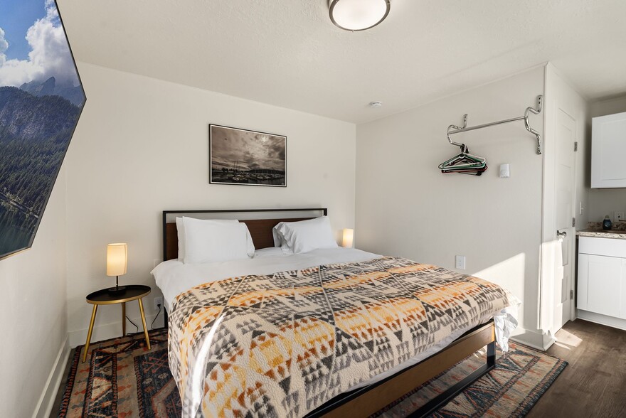 More Photos Of 501 N 4th Ave, Sandpoint Hotel For Sale