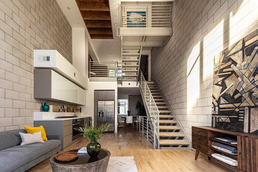 More Photos Of 3450 Cahuenga Blvd W, Los Angeles Office Residential For Sale