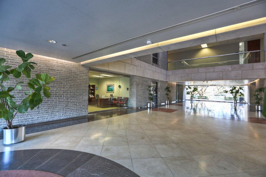 More Photos Of 3027 Marina Bay Dr, League City Office For Lease