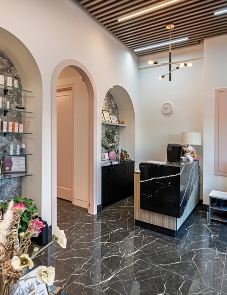 More Photos Of 2257 32 St NE, Calgary General Retail For Sale