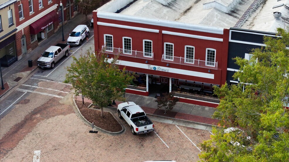 More Photos Of 101 Court Sq, Abbeville Restaurant For Sale