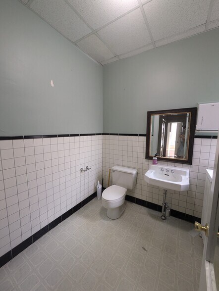 More Photos Of 44 Penobscot St, Bangor Apartments For Lease