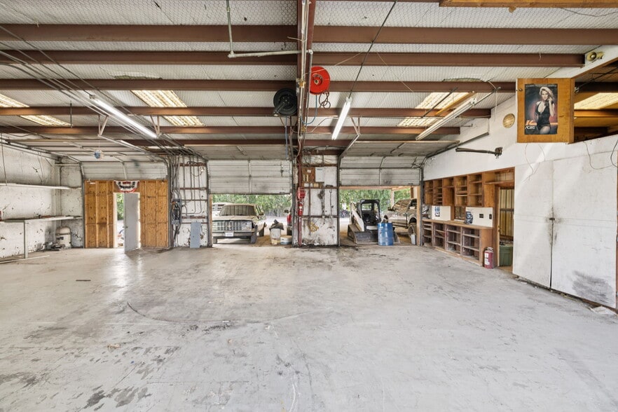 More Photos Of 100 Pecan Dr, Schertz Service For Sale
