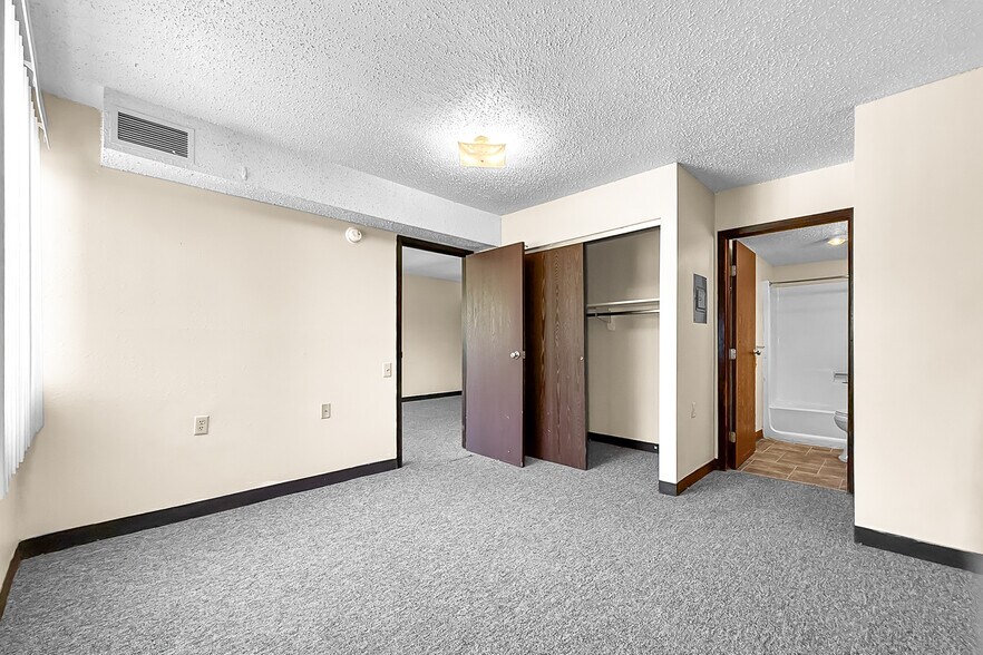 More Photos Of 704 E Mapleleaf Dr, Mount Pleasant Apartments For Sale