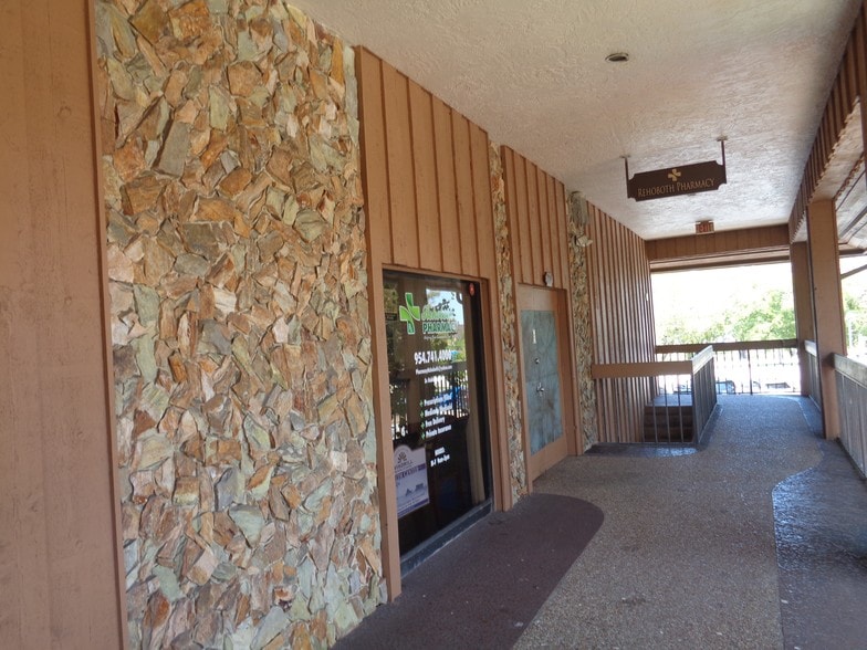 More Photos Of 7800 W Oakland Park Blvd, Sunrise Medical For Lease