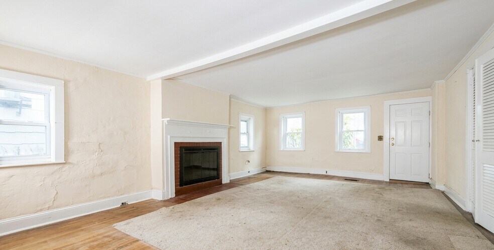 More Photos Of 4 The Lane, Somers Township Office For Sale