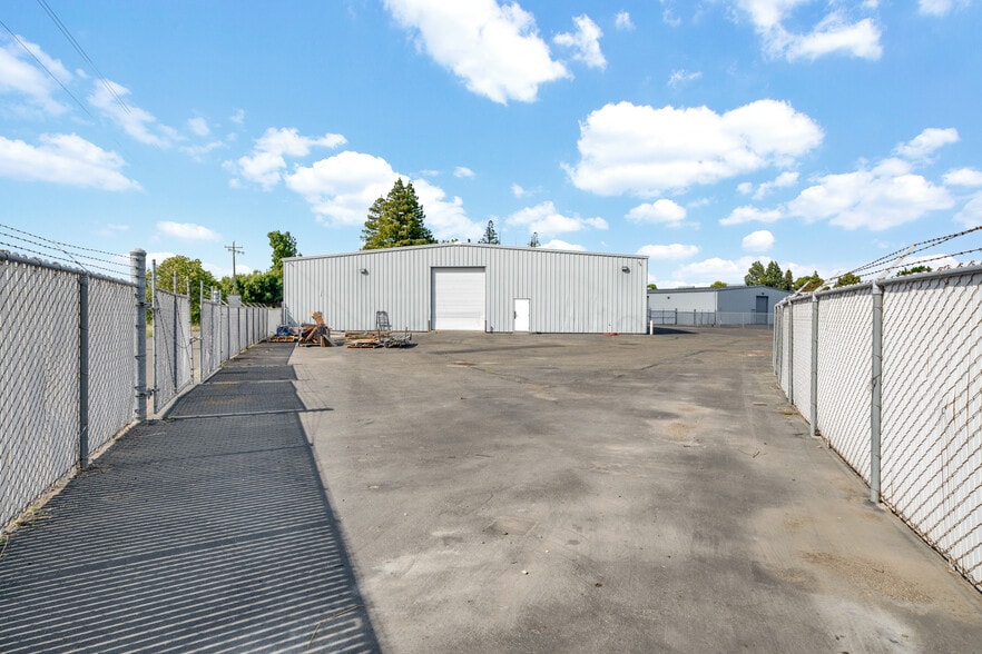 More Photos Of 4081 Seaport Blvd, West Sacramento Warehouse For Lease