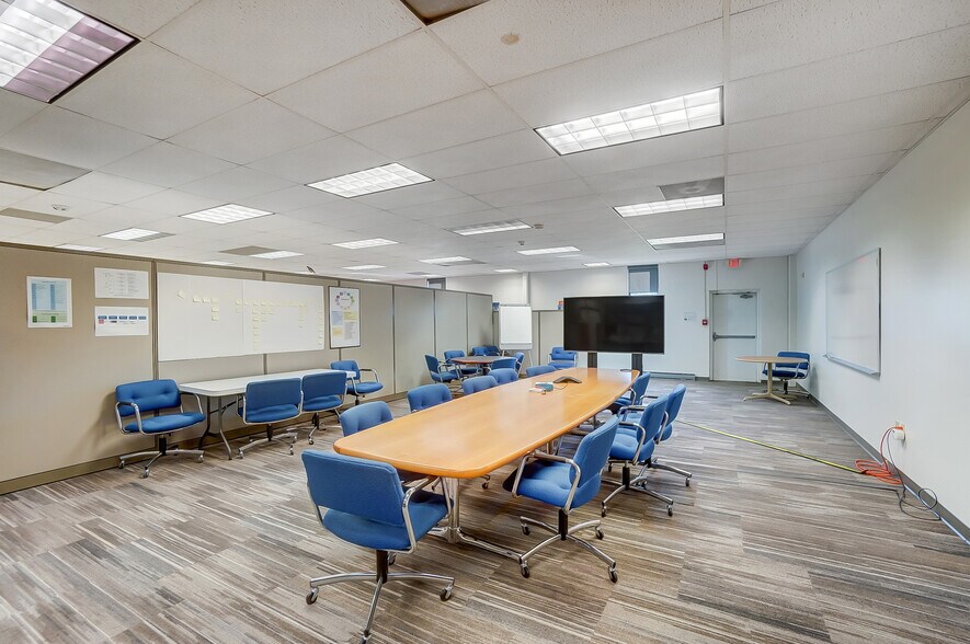 More Photos Of 2025 E 4th St, Lima Light Manufacturing For Sale