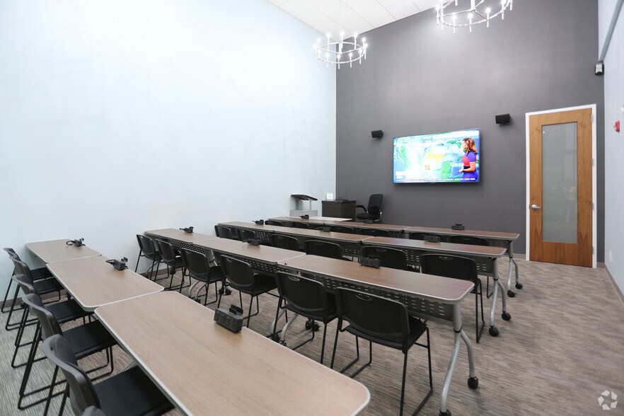 More Photos Of 101 S Elm St, Greensboro Office For Lease