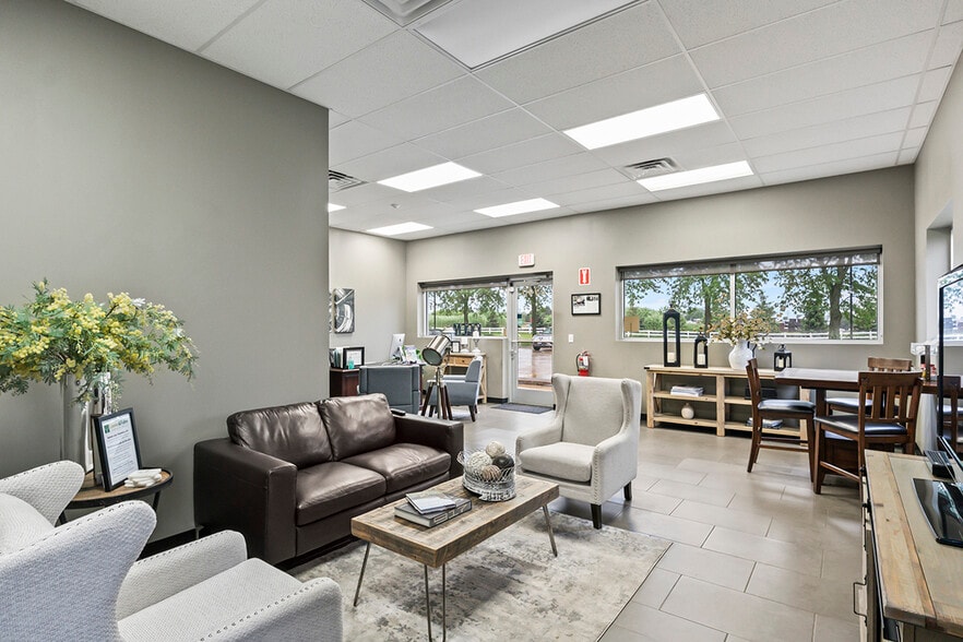 More Photos Of 2940 Weber Dr, Aurora Auto Repair For Sale