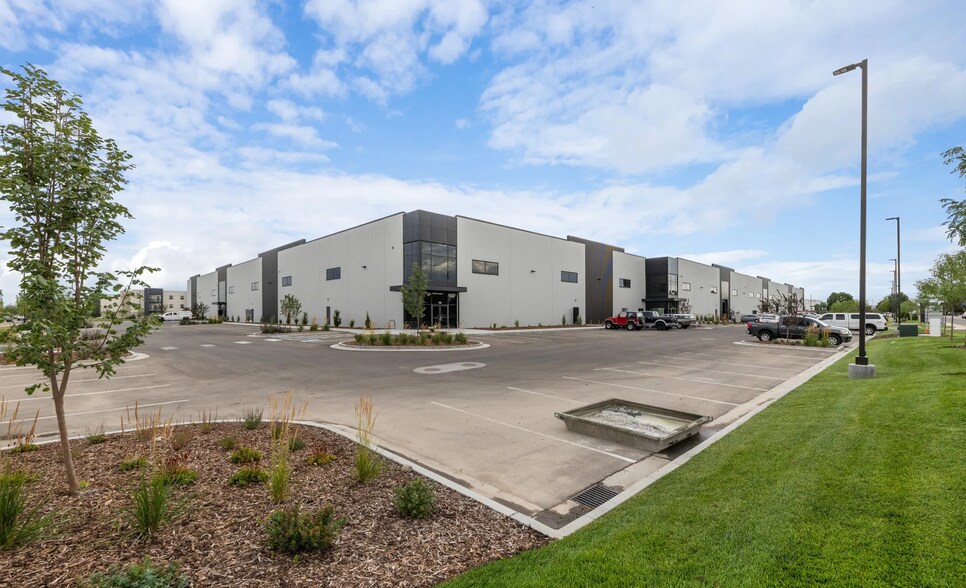 More Photos Of 1135 N Hickory Ave, Meridian Warehouse For Sale