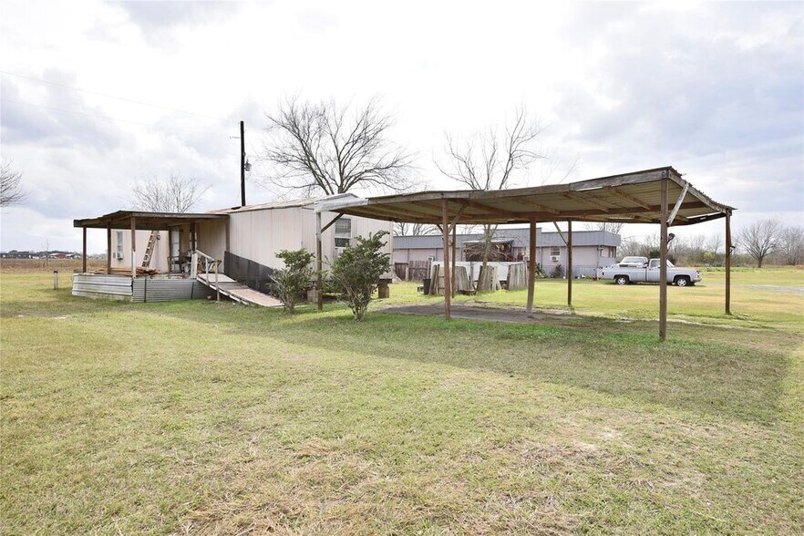 More Photos Of 6018 FM 360 Rd, Needville Trailer Camper Park For Sale