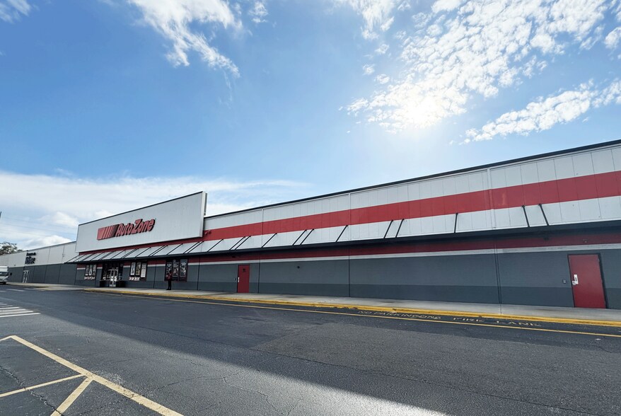 More Photos Of 8207-8325 N Florida Ave, Tampa Unknown For Lease