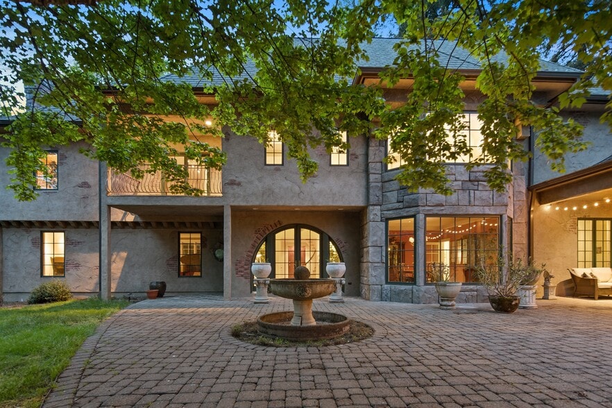 More Photos Of 1500 SE Waverly Dr, Portland Office Residential For Sale