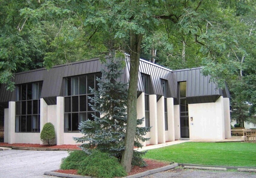 Primary Photo Of 4074 Mt Royal Blvd, Allison Park Medical For Lease