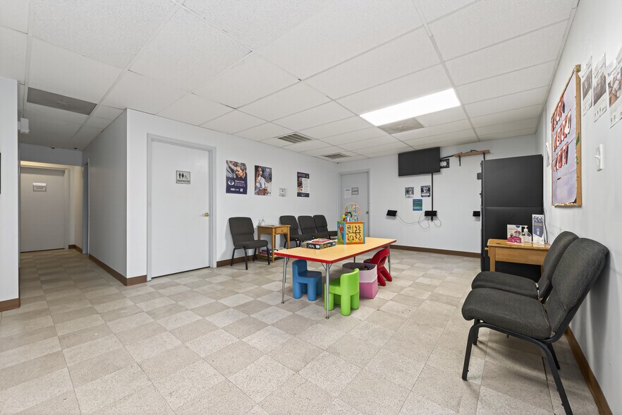 More Photos Of 1203 S Houston Ave, Humble Light Distribution For Sale