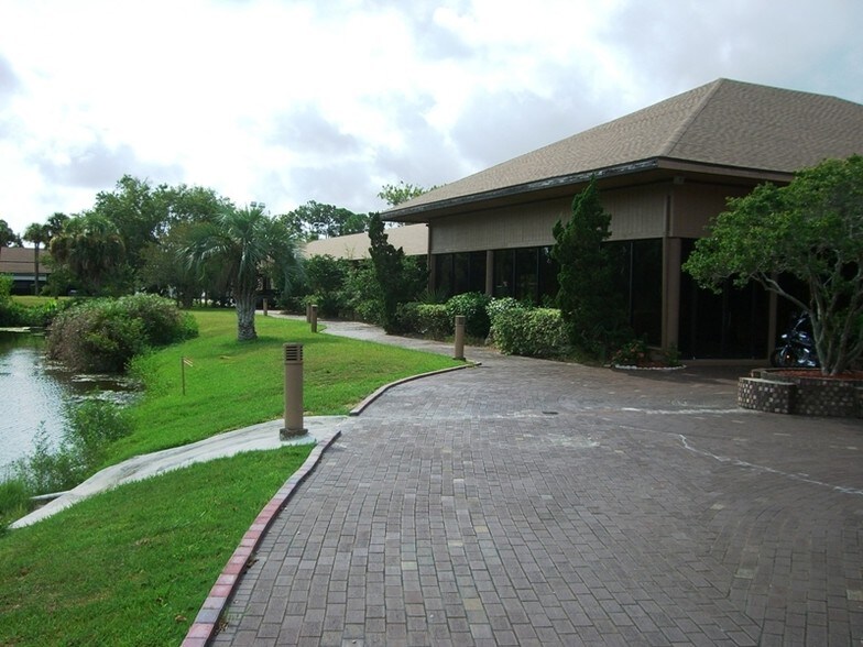 More Photos Of 101 Indigo Dr, Daytona Beach Office For Sale
