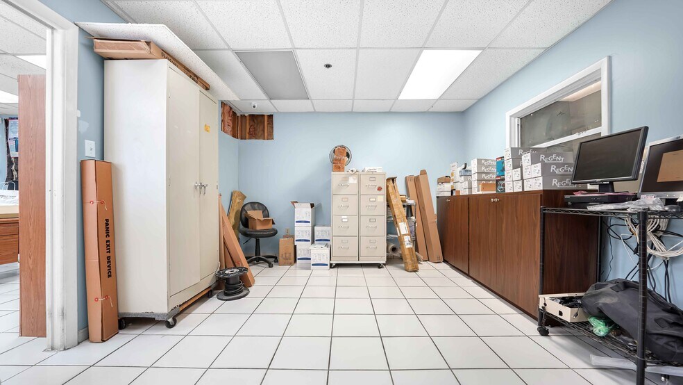 More Photos Of 7450 NW 41st St, Miami Manufacturing For Sale