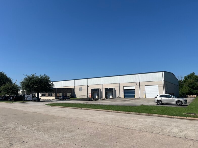 More Photos Of 14341 Interdrive W, Houston Warehouse For Sale