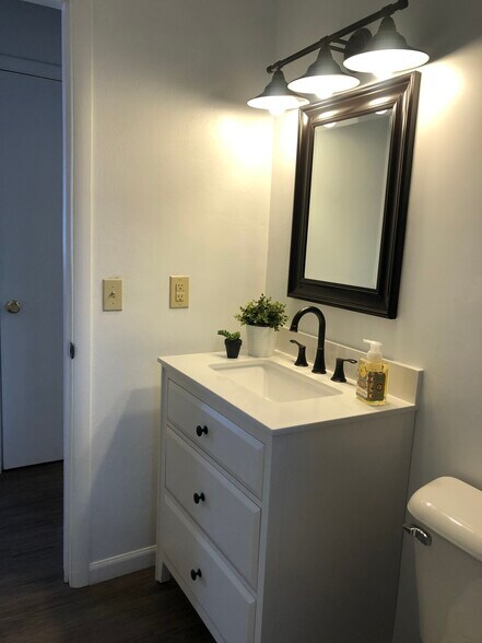 More Photos Of 735-761 Hollywood Ave, Cuyahoga Falls Apartments For Sale