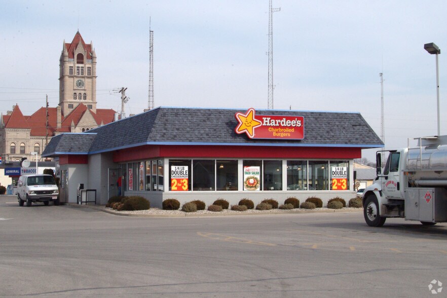 More Photos Of 202-212 S Main St, Rushville General Retail For Lease