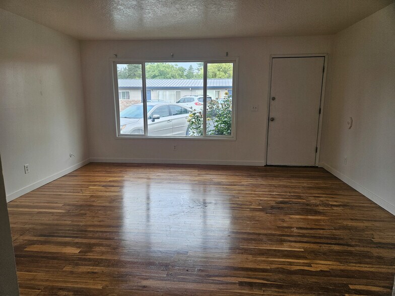 More Photos Of 12920 SE Powell Blvd, Portland Apartments For Sale