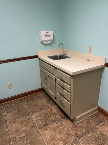 More Photos Of 555 W Schrock Rd, Westerville Medical For Sale