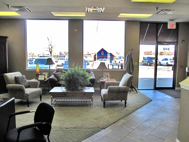 More Photos Of 500-540 W 5th Ave, Naperville Showroom For Lease