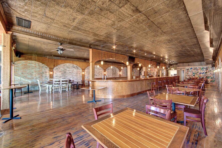 More Photos Of 302 Main St, Columbia Industrial For Sale