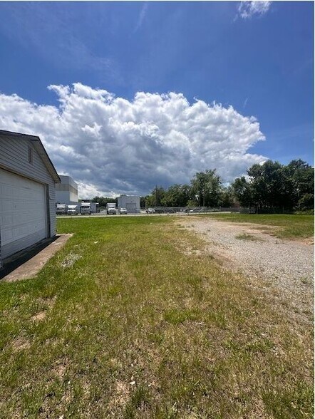 More Photos Of 315 24th St NW, Roanoke Land For Lease