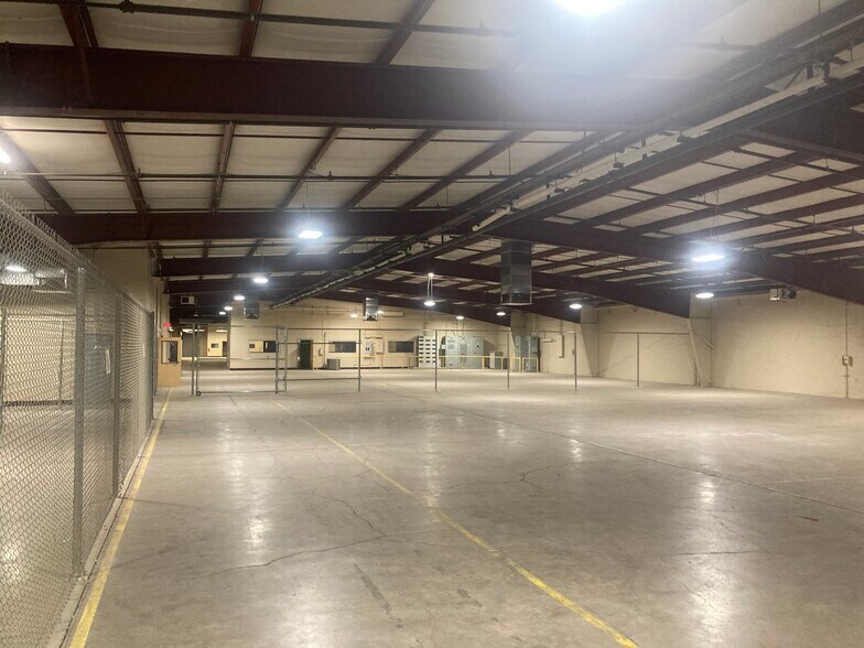 More Photos Of 6900 S Park Ave, Tucson Warehouse For Lease