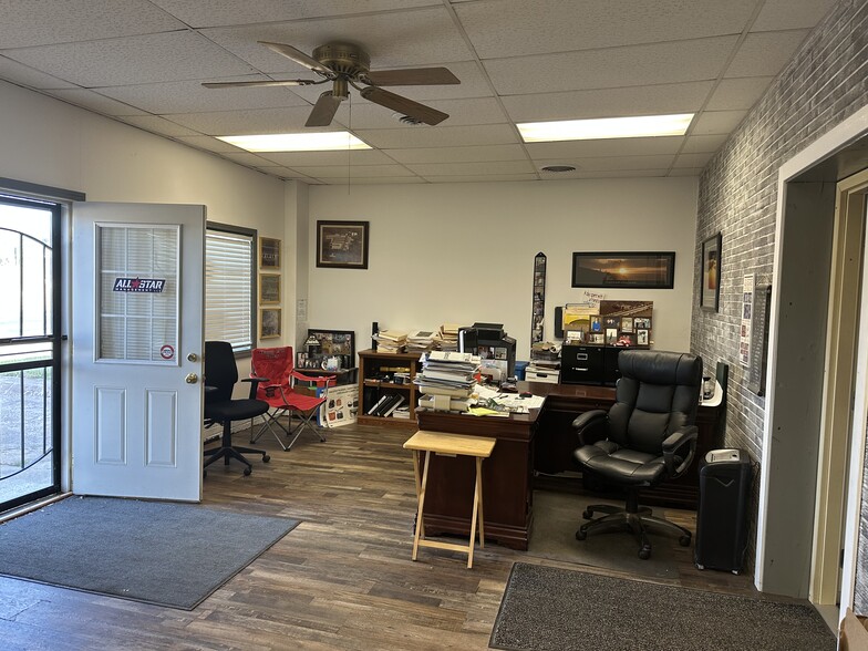 More Photos Of 436 S Schuyler Ave, Bradley Storefront For Sale